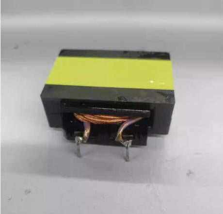 EQ4013 compact high frequency transformer for lighting applications