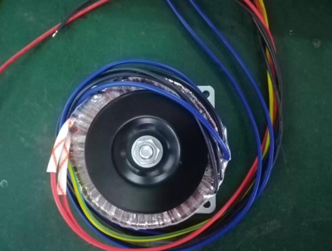 Toroidal transformer multi winding structure for instrument power supply